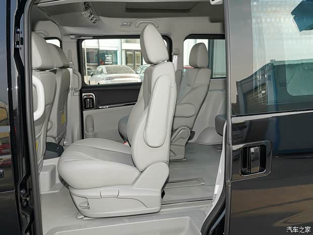 江淮汽车 瑞风L5 2022款 2.0T 手动商务版