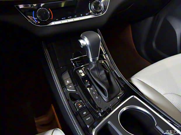 上汽通用五菱 寶駿730 2019款 1.5T CVT旗艦版