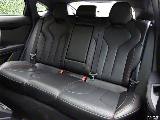 長(zhǎng)安汽車 長(zhǎng)安UNI-V 2022款 2.0T 運(yùn)動(dòng)版