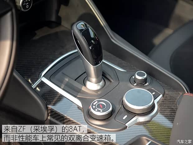 阿尔法·罗密欧 Giulia 2017款 2.9T 510HP 四叶草版 阿尔法·罗密欧 Giulia 2017款 2.9T 510HP 四叶草版