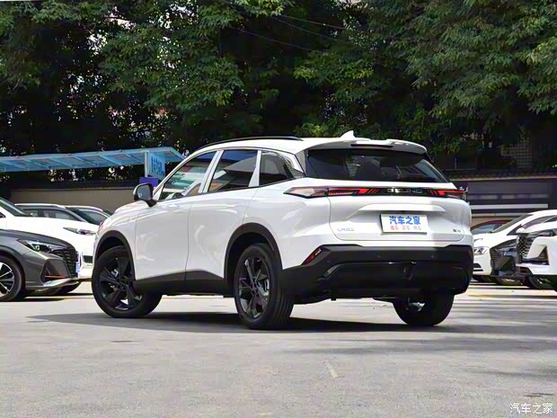 北京汽车 魔方 2022款 1.5T DCT钻石版 北京汽车 魔方 2022款 1.5T DCT钻石版