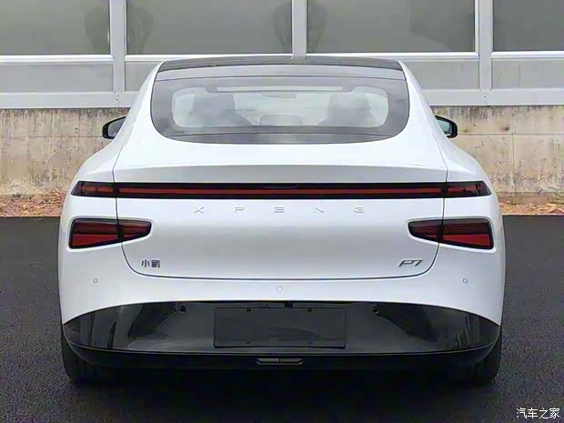 小鹏汽车 小鹏P7 2023款 四驱版 小鹏汽车 小鹏P7 2023款 四驱版