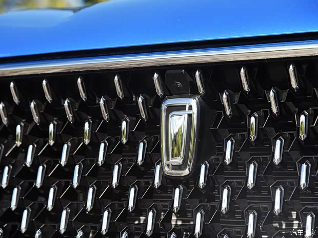 一汽奔腾 奔腾T77 2019款 230 TID 自动尊贵型 国V 一汽奔腾 奔腾T77 2019款 230 TID 自动尊贵型 国V