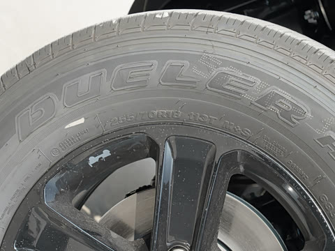 2022款 2.0T 高地四门版 2022款 2.0T 高地四门版