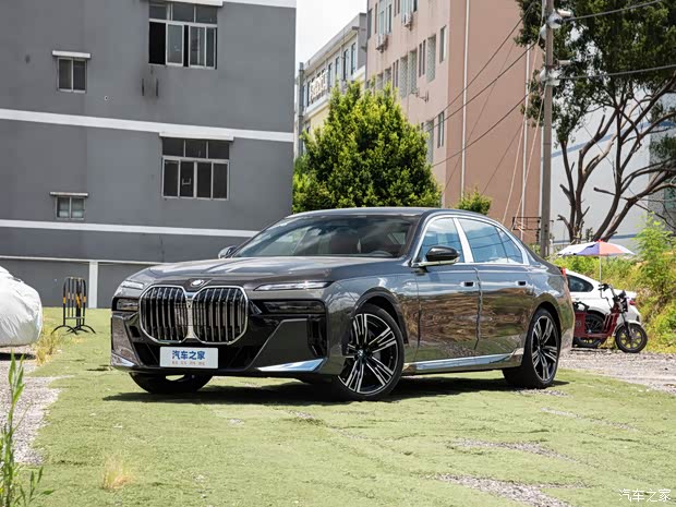 宝马(进口) 宝马7系 2023款 改款 740Li 尊享型 M运动套装 宝马(进口) 宝马7系 2023款 改款 740Li 尊享型 M运动套装