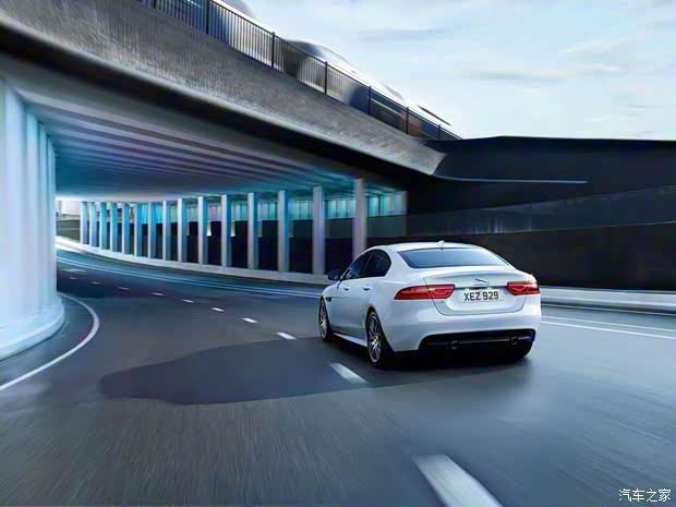 捷豹 捷豹XE 2019款 2.0T 300PS 四驅(qū)LANDMARK EDITION