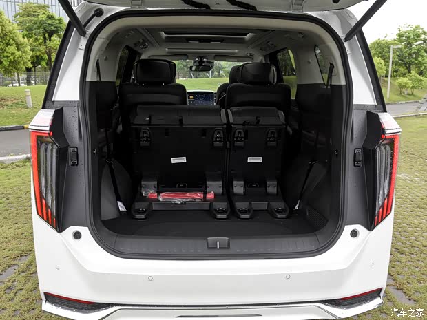 广汽乘用车 传祺M8 2024款 大师系列 390T