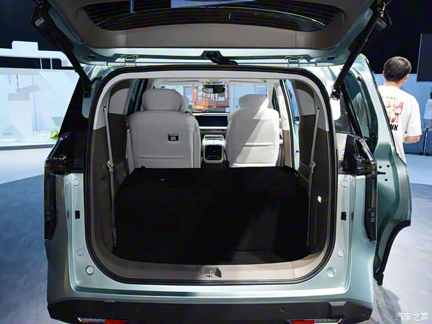 上汽大通 上汽大通MAXUS 大家7 2023款 高山六座版