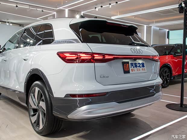 上汽奥迪 奥迪Q5 e-tron 2022款 50 e-tron quattro 荣耀型 锦衣套装 上汽奥迪 奥迪Q5 e-tron 2022款 50 e-tron quattro 荣耀型 锦衣套装