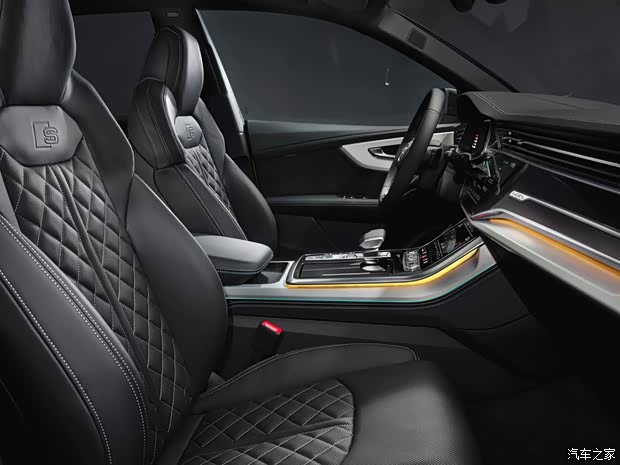 奥迪(进口) 奥迪Q8 2024款 55 TFSI 奥迪(进口) 奥迪Q8 2024款 55 TFSI