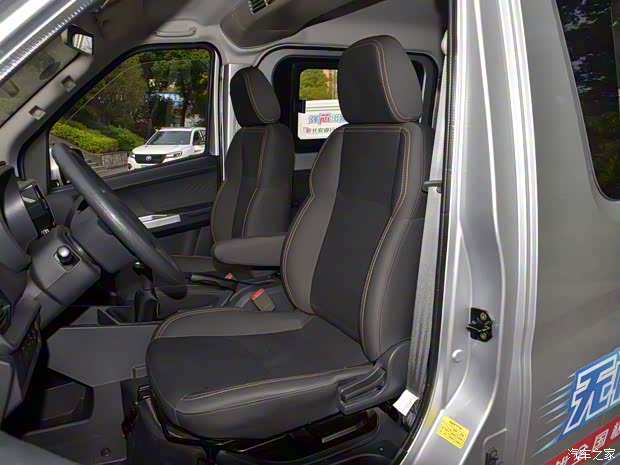 長安凱程 長安睿行M60 2023款 1.5L GDI精英型客車6/7座