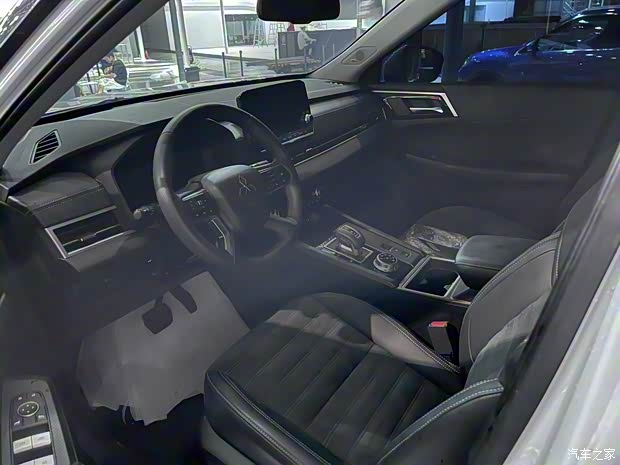 广汽三菱 欧蓝德 2022款 1.5T CVT四驱高配版 7座 广汽三菱 欧蓝德 2022款 1.5T CVT四驱高配版 7座