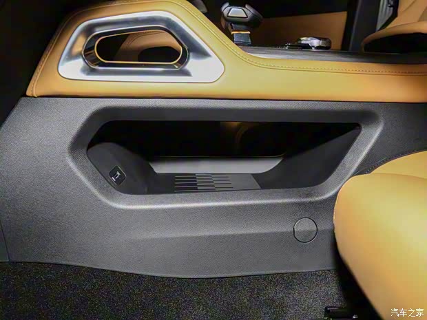 長(zhǎng)安汽車 長(zhǎng)安覽拓者 2023款 2.0T自動(dòng)四驅(qū)汽油旗艦型標(biāo)箱