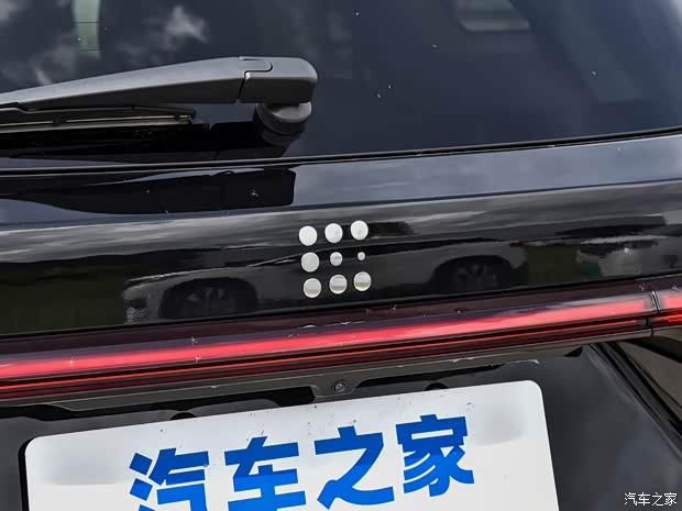 賽力斯藍(lán)電 藍(lán)電E5 2023款 1.5L DE-i 100KM暢享型 7座