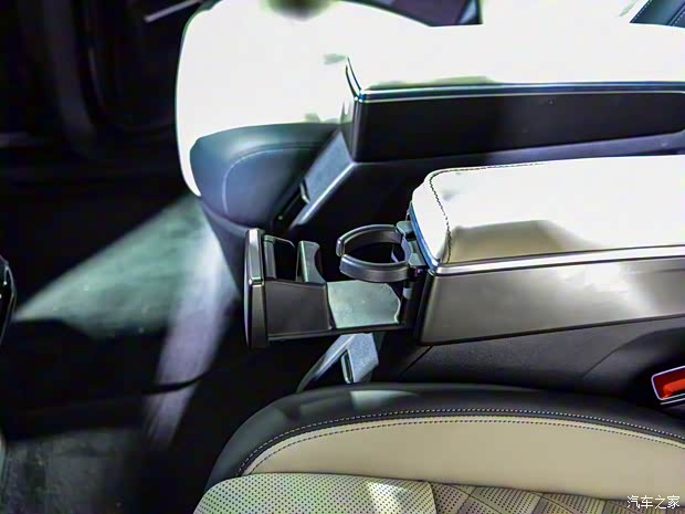 上汽奧迪 奧迪Q6 2022款 50 TFSI 基本型