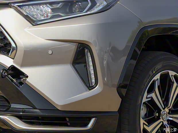 一汽丰田 RAV4荣放双擎E+ 2021款 2.5L 四驱旗舰Pro 一汽丰田 RAV4荣放双擎E+ 2021款 2.5L 四驱旗舰Pro
