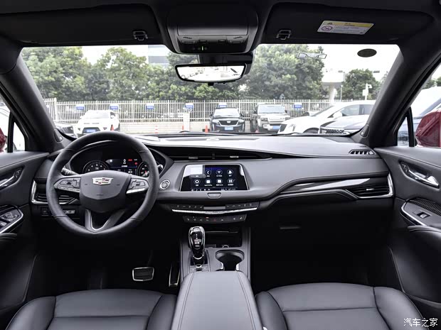 上汽通用凱迪拉克 凱迪拉克XT4 2022款 28T 四驅(qū)鉑金運動版