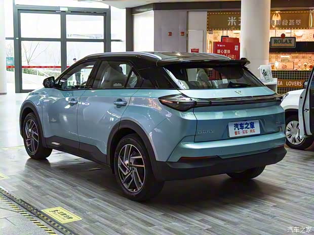 合众汽车 哪吒U 2020款 520 U酷四驱版 合众汽车 哪吒U 2020款 520 U酷四驱版