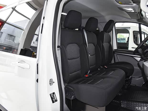 上汽大通 上汽大通MAXUS新途V70 2023款 2.0T柴油手动精英版5/6座 93kW 上汽大通 上汽大通MAXUS新途V70 2023款 2.0T柴油手动精英版5/6座 93kW