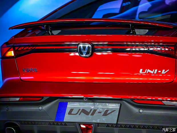 長(zhǎng)安汽車(chē) 長(zhǎng)安UNI-V 2022款 基本型