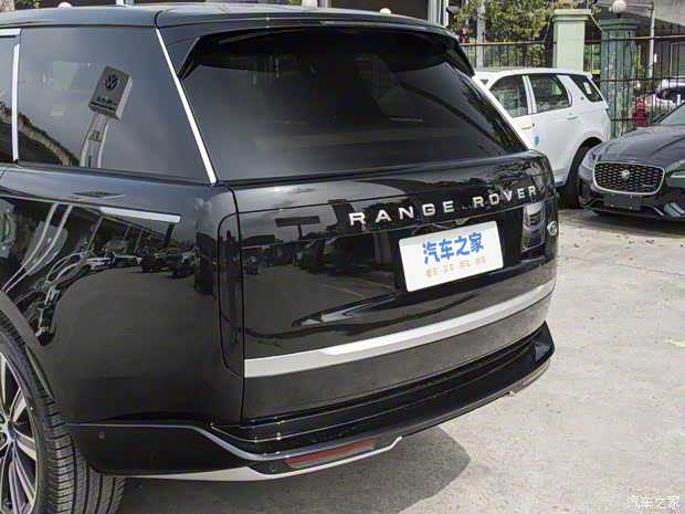 路虎(進(jìn)口) 攬勝 2024款 3.0 L6 400PS 典范加長(zhǎng)版