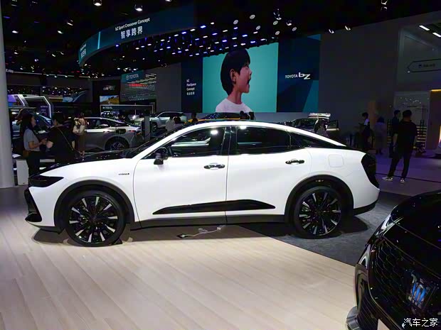 丰田(进口) 皇冠(进口) 2023款 2.4T SportCross HEV四驱至尊版 丰田(进口) 皇冠(进口) 2023款 2.4T SportCross HEV四驱至尊版