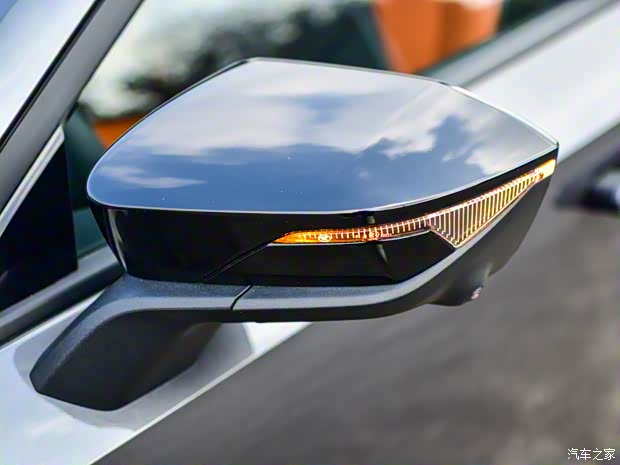 長(zhǎng)安汽車 長(zhǎng)安UNI-V 2022款 基本型