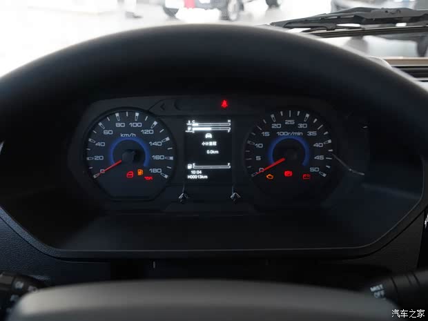 南京依维柯 依维柯得意 2023款 聚金版 2.5T A35M1客车短轴中顶单胎侧拉门5-9座