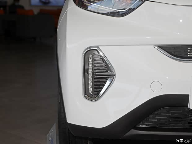 奇瑞新能源 小蚂蚁 2022款 甜粉款 全糖版 磷酸铁锂 30kW 301km