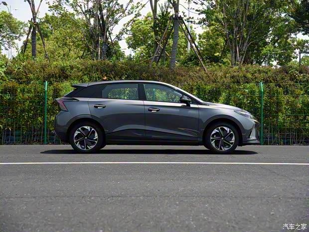 上汽集团 MG MULAN 2022款 520km 旗舰版 上汽集团 MG MULAN 2022款 520km 旗舰版