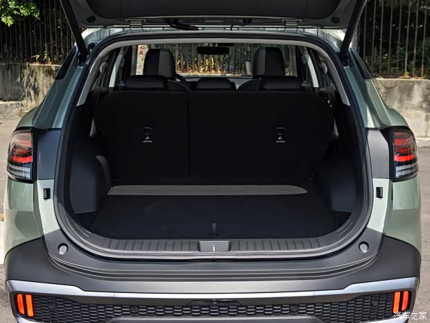 悦达起亚 狮铂拓界 2023款 2.0T 四驱旗舰版