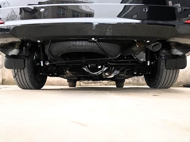 東風(fēng)風(fēng)行 風(fēng)行M7 2022款 領(lǐng)爵款 2.0T 自動侯爵版