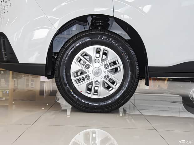 上汽大通 上汽大通MAXUS 新途V70 2023款 2.0T柴油手動精英版5/6座 93kW