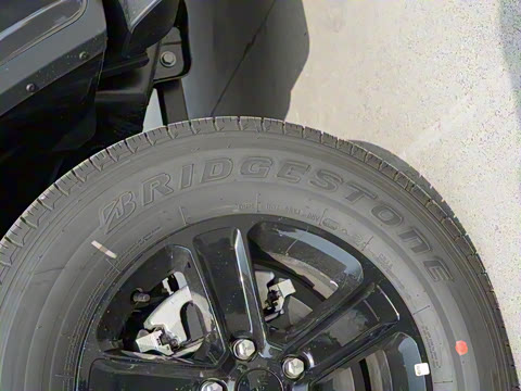 2022款 2.0T 高地四门版 2022款 2.0T 高地四门版