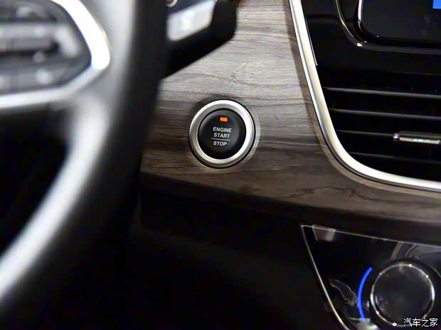 上汽通用五菱 寶駿730 2019款 1.5T CVT旗艦版