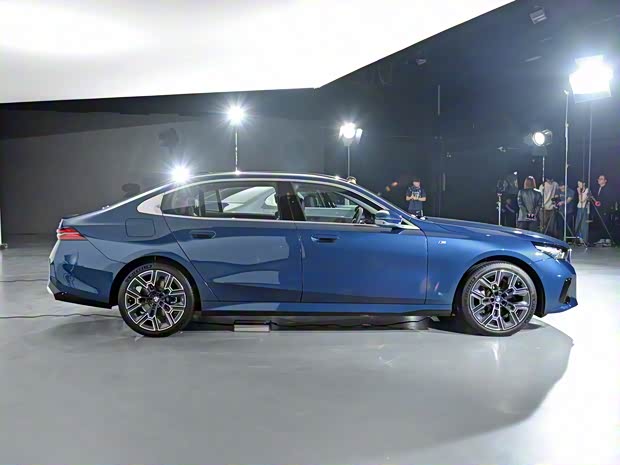 華晨寶馬 寶馬5系 2024款 530Li M運(yùn)動(dòng)套裝