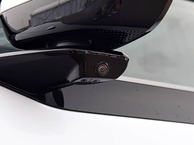 華人運(yùn)通 高合HiPhi Y 2023款 765km 旗艦版