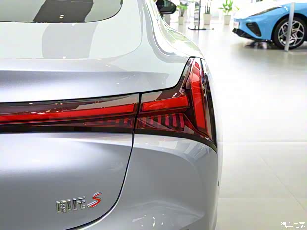 合眾汽車 哪吒S 2023款 純電 520km 后驅(qū)版 合眾汽車 哪吒S 2023款 純電 520km 后驅(qū)版