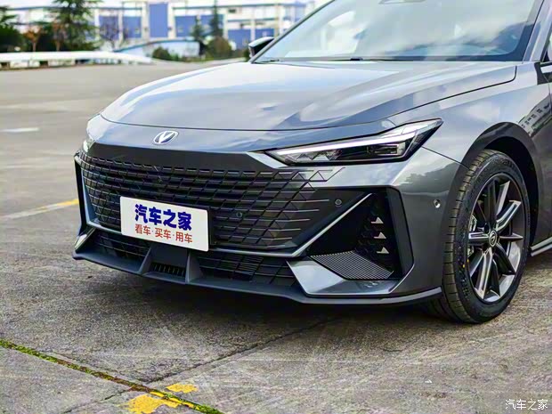 長(zhǎng)安汽車 長(zhǎng)安UNI-V 2022款 基本型