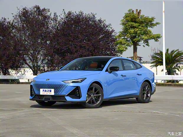 长安汽车 长安UNI-V 2022款 基本型 长安汽车 长安UNI-V 2022款 基本型