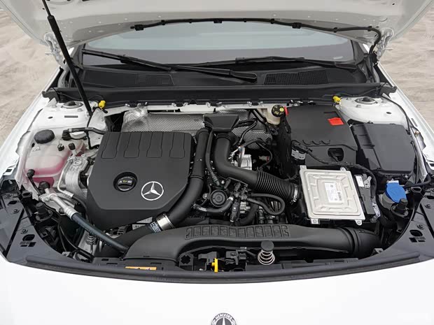 北京奔馳 奔馳A級(jí) 2020款 A 180 L 運(yùn)動(dòng)轎車