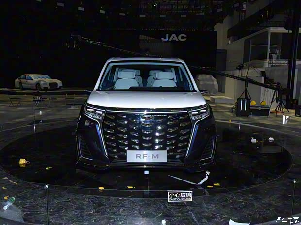 江汽集團(tuán) 瑞風(fēng)RF8 2023款 RF-M 概念車(chē)