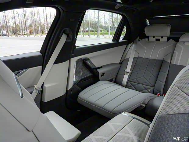 宝马(进口) 宝马i7 2023款 xDrive 60L 宝马(进口) 宝马i7 2023款 xDrive 60L