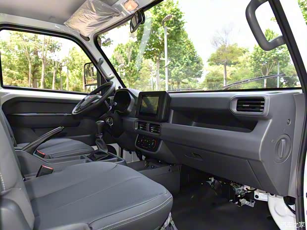 上汽通用五菱 五菱龍卡 2023款 2.0L 舒適型 上汽通用五菱 五菱龍卡 2023款 2.0L 舒適型