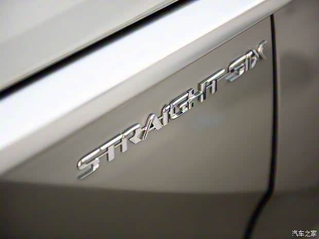 阿斯顿·马丁 阿斯顿·马丁DBX 2022款 3.0T Straight-Six