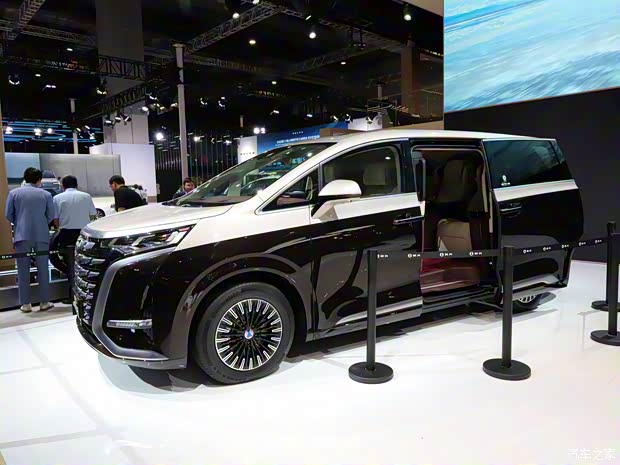 腾势汽车 腾势D9 2023款 PREMIER 创始版 腾势汽车 腾势D9 2023款 PREMIER 创始版