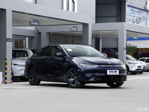 零跑汽車 零跑C01 2022款 后驅(qū)長(zhǎng)續(xù)航版