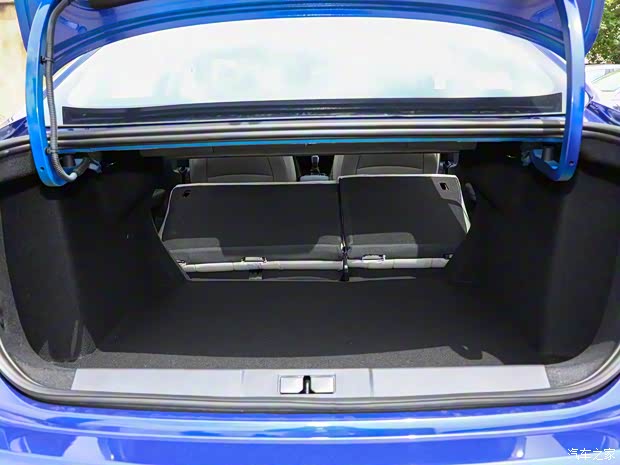 东风标致 标致408 2022款 顶配版