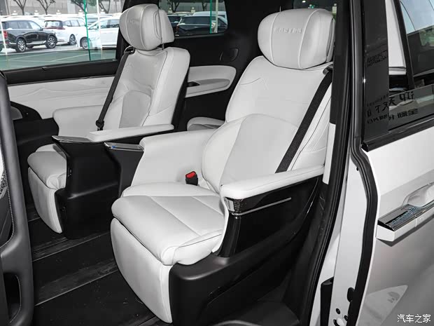 廣汽乘用車 傳祺M8新能源 2024款 2.0TM 插電混動(dòng)基本型