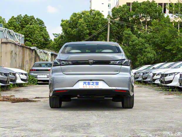 东风标致 标致408 2022款 顶配版 东风标致 标致408 2022款 顶配版